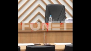 Crvena farba na govornici